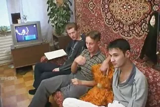 Em phimsecchauau gái mông to dang rộng chân để xem phim khiêu dâm tự chế.