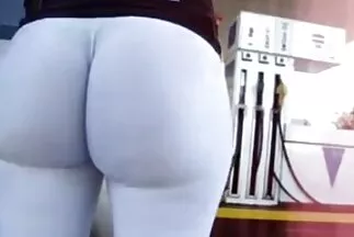 Bà mẹ dụ dỗ con riêng anh sec gai xinh làm tình tập thể trên ghế sô pha khủng.