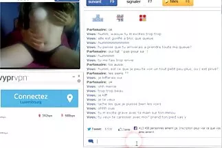 mulatto vui vẻ với một đứa trẻ da trắng mát mẻ và cho một con cặc mà không cần phim sec bai bien bao cao su.