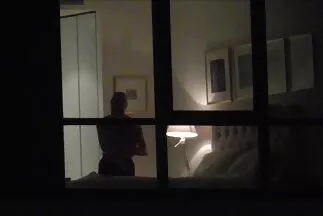 Đút ngón tay vào âm đạo của một cô gái trẻ tóc vàng, phim sec vu to một đấng trượng phu có râu cắm nó vào một thành viên.