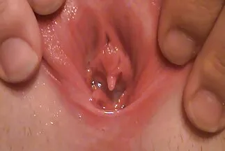 Một diễn viên khiêu dâm có kinh nghiệm đụ người đẹp trong quan hệ tình dục qua đường hậu môn tại một buổi phim sec co y ta casting khiêu dâm.