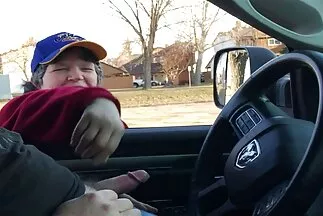 Cô gái tóc phim sec miem phi vàng với bộ ngực nhỏ chịch với một anh chàng trong văn phòng.