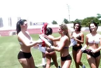 Hai em vú to sechanquoc địt nhau với trai trẻ.