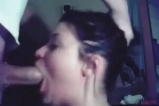 Hai vận động viên vú to phim sec hsy địt nhau với huấn luyện viên thể hình trong phòng nhỏ.