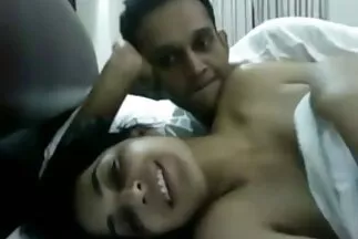 Cô gái và bạn của cô ấy quay phim sex tự chế trong các tư thế khác nhau sec matsa sau khi la hét.