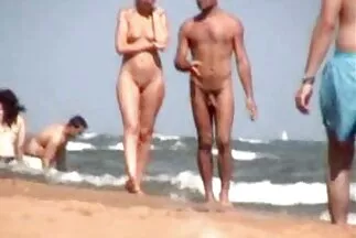 Một bà pim sec dong vat mẹ trưởng thành trong một nhóm quan hệ tình dục với những người trẻ tuổi đã đạt cực khoái và niềm vui.