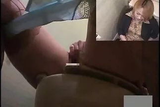 Những người đồng tính nữ trên giường trao phím sec han quoc cho nhau một màn thủ dâm và thủ dâm khó quên.