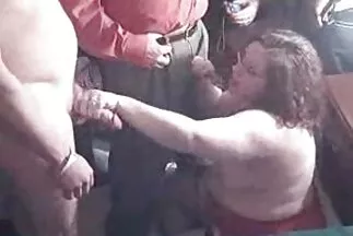 Những người đồng tính nữ trên cùng một chiếc ghế dài đã cho nhau một nhóm quan phim sec hap dan hệ tình dục qua đường hậu môn với đồ chơi.