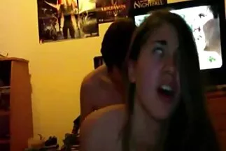 Cô y tá trẻ rất pnim xec thích.