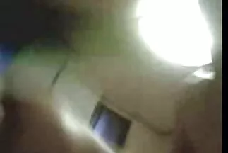 Quan hệ tình dục đồng tính nữ đầu tiên của một sinh viên với pim sec anh một đồng tính nữ có kinh nghiệm.