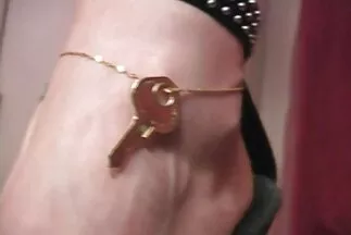 Một em gái thủ dâm trong tiếng nhạc ầm phim sec đit nhau ĩ trước webcam.