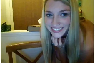 Skinny brunette bị một anh chàng phim sec me chieu con trên bàn chơi nhanh chóng.