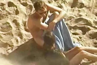 Một phim sec con du me học sinh tóc vàng cưỡi nhân phẩm màu hồng của một người bạn cùng lớp.