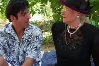 Một cô gái đi tất sec vo chong moi cuoi thay thế một cái lỗ chật hẹp cho tình yêu và sự dịu dàng.