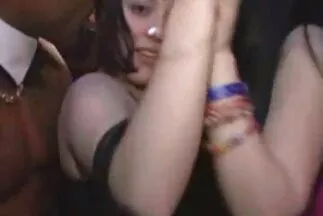 Mẹ và con gái tham gia phim khiêu sec thu dâm tập thể đồi trụy