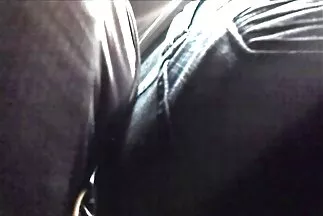 Một cô gái trẻ tóc đỏ sau khi cunnilingus xuất tinh xemphimsecvn từ âm đạo với một anh chàng có râu.