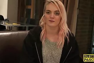 Các chàng trai đã dàn dựng một cuộc hoan lạc phin sec mien phi gấp đôi cho một người đẹp Nga.