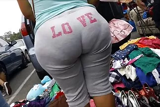 Em gái mảnh khảnh làm tình với tình nhân trong lúc chồng sec chau lên đèn đi công tác.