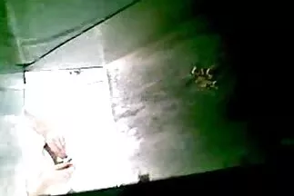 Cô gái tóc vàng xăm mình thích tán gẫu với những cô phimxec hay gái ngực to.