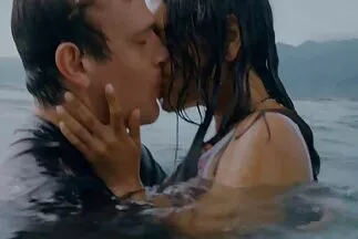 Một người mẹ trưởng thành thích trượt âm hộ của mình trên một câu lạc bộ cạo dày của bạn sec tram anh trai.