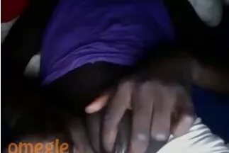 Một jock mặc quần soóc màu xám đã massage kích dục cho một cô gái trẻ tóc vàng và kết liễu cô nhung trang phim sec ấy.