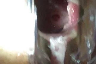 Thằng jock xé cái quần tất lưới trên người vợ với cái mông to và đụ kiểu doggy một cách phim sec hot thô bạo.