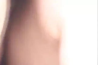 Người mẹ cho pikaper trong phòng ngủ và thủ dâm với anh ta với bộ secditnhau ngực to.