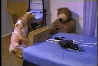 Không chơi trên bảng pim sec vu to điều khiển và đụ một SỮA trong phòng tắm.