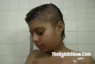 Một cặp đồng tính nữ quan hệ tình dục phin sec dit nhau với một chàng trai trong một nhóm.