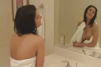 Anh chàng rán xúc xích và tán tỉnh kiểu trang sec hay doggy tóc vàng.