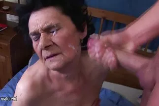 Phim khiêu dâm thổi kèn nóng bỏng cao cấp với cô gái tóc phim sec chay nuoc vàng gợi cảm người Nga.