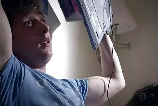 Hình xăm brunette với bộ ngực phim sec cu bu to dang rộng chân để đánh đòn.