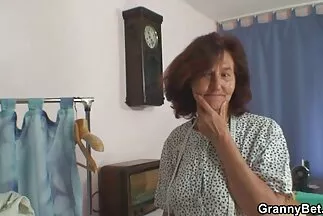 Huấn luyện viên thể hình đút cu vào lồn dễ thương sec han khi giao hợp sau giờ học.