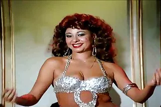 Ba cô gái mặc quần tất có một cuộc hoan lạc với những gã trên đi văng và xuất tinh phim sevc một cách thích thú.