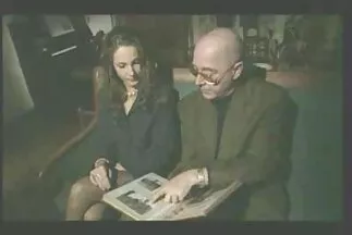 Anh chàng tóc đen xem cách các cô gái chơi lesbos và làm tình tập thể với một cậu phim sec đit nhau bé tóc xoăn.